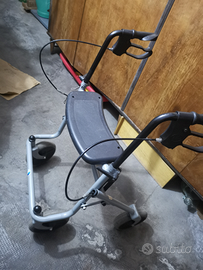 Deambulatore per anziani (girello)