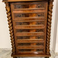 Due mobili  in legno