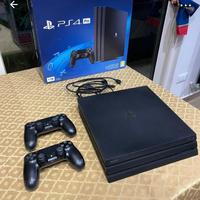 Play station 4 pro con due controller