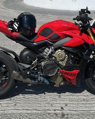 Ducati Streetfighter v4S