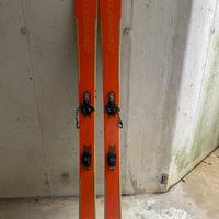 sci scialpinismo Dynafit co attacco e pelli