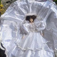 Bambola nuova in porcellana vestita da sposa 