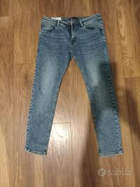 pantaloni jeans