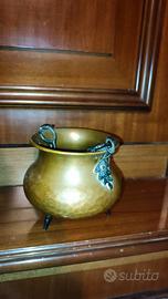 Antica Opera d’Arte in Ottone Martellato con Caten