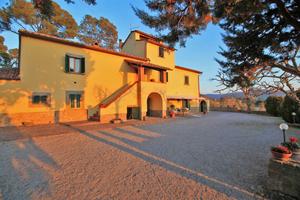Cortona (AR), casale restaurato in stile toscano