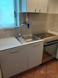 Cucina componibile ad angolo completa