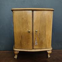 Modellino di armadio fine '800