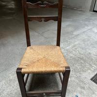 Sedie in legno con seduta impagliata