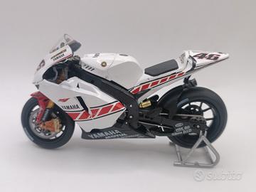 Modellino Moto Yamaha Valentino Rossi 1:18