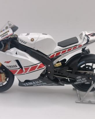 Modellino Moto Yamaha Valentino Rossi 1:18