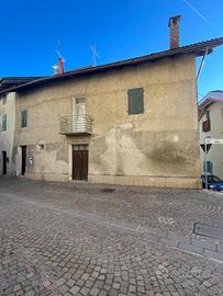 Casa su più piani da ristrutturate- TERZOLAS