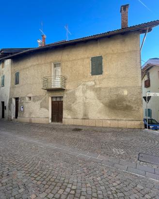 Casa su più piani da ristrutturate- TERZOLAS