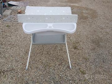 Brevi fasciatoio richiudibile con vaschetta