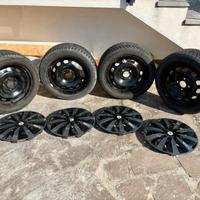 Cerchi in Acciaio 6Jx15H2 ET47,5 con Copricerchi