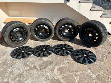 Cerchi in Acciaio 6Jx15H2 ET47,5 con Copricerchi