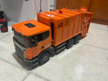 Camion spazzatura giocattolo bruder
