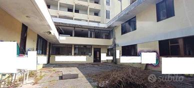 Immobile in asta di 7800 m² con più di 5 locali a 