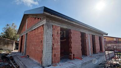 Villa in costruzione luminosa con spazio esterno