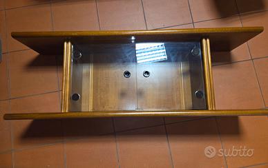 mobile in legno con ante in vetro