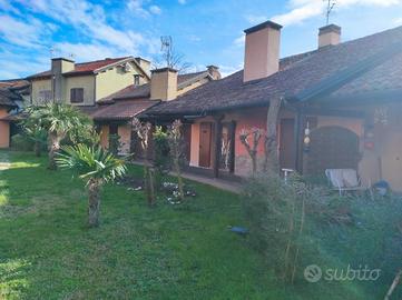 Casa con posto barca e piscina