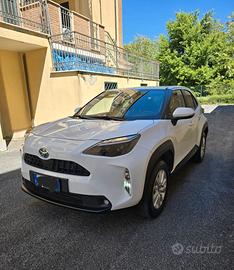 Toyota Yaris cross bianca