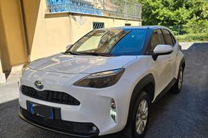 Toyota Yaris cross bianca