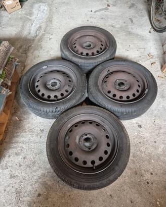 Pneumatici/gomme 4 stagioni  185x55 r15 + cerchi