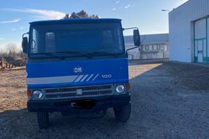 Camion OM 100