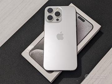 iPhone 15 Pro Max 256gb titanio bianco + 14 cover
