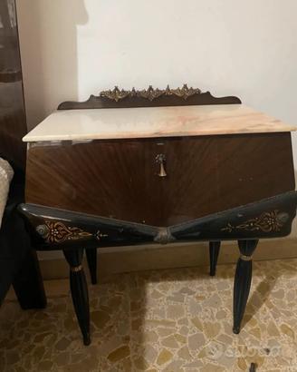 COMODINO LACCATO VINTAGE CON PIANO IN MARMO