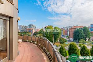 QUADRILOCALE PIU' POSSIBILITA' DI BOX - VIA STRASB