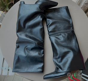 Stivali alti neri slouchy con punta affusolata