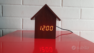 Sveglia / orologio in legno e led display rosso