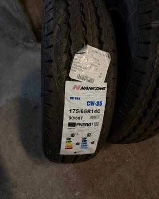 Gomme nuove 175 65 r14 90/88t C
