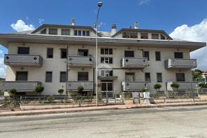 4 LOCALI A CASTELLALTO