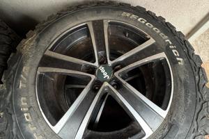 Gomme e cerchi fuoristrada jeep
