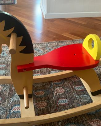 Cavallo a dondolo in legno