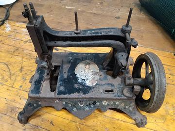 Vecchie macchine da cucire Singer, Necchi...