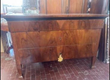 Antico cassettone emiliano intarsiato