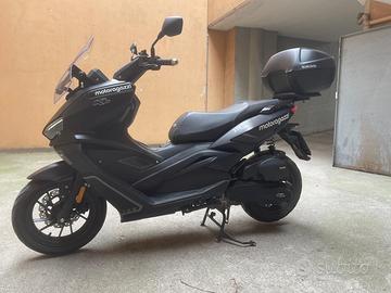 Scooter KL Over Brera 125