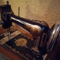 Macchina da cucire d'epoca 