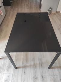 tavolo allungabile in cristallo nero