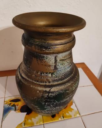 vaso in terracotta decorativo