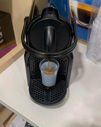 Macchina caffè nespresso inissia nera Delonghi