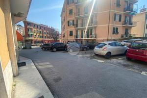 NEGOZIO A GENOVA
