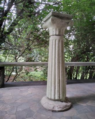 Colonna antica in Pietra Vicenza, h.90, peso 45Kg