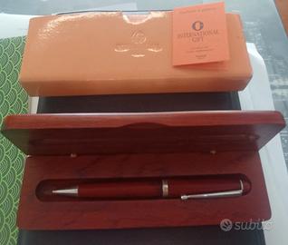 Penna a sfera, in legno, nuova