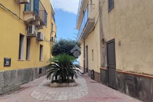 3 LOCALI A GIARDINI NAXOS