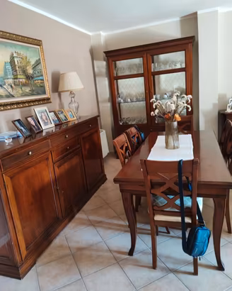 Sala da pranzo classica in legno