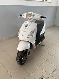 Piaggio Fly 125